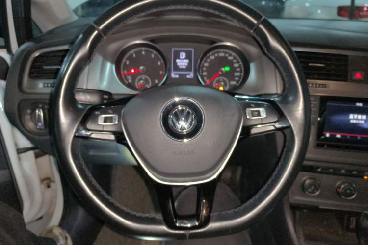 Used Volkswagen Golf 2014 1.4TSI Automatic Luxury Model Steering Wheel