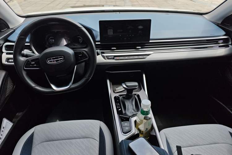 Used Geely Auto Emgrand 2022 4th Generation 1.5L CVT Flagship Model Center Console