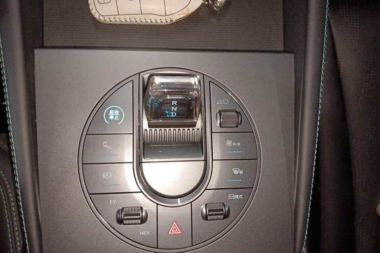 Used BYD Seal 06 New Energy 2024 DM-i 120KM Luxury Model Gear Lever