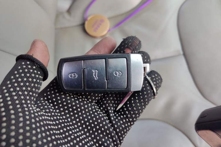 Used Volkswagen Magotan 2011 1.8TSI DSG Comfort Model Vehicle Key