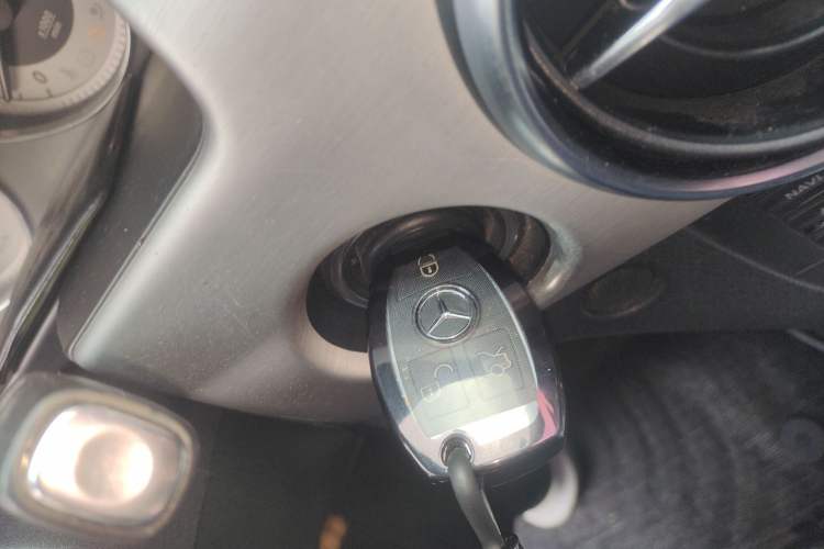 Used Mercedes-Benz GLK-Class 2013 GLK 300 4MATIC Dynamic Sunroof Model
