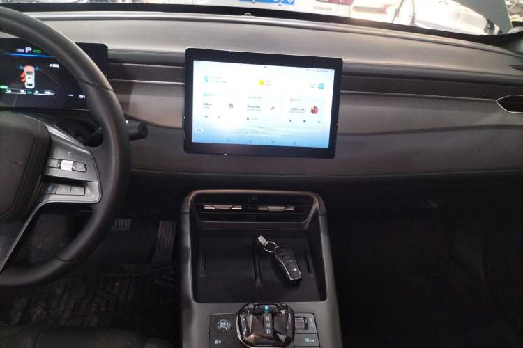 Used BYD Qin PLUS 2025 DM-i Smart Drive 55KM Leading Model Audio And AC Panel