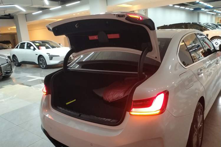 Used BMW i3 2022 eDrive 35 L Trunk