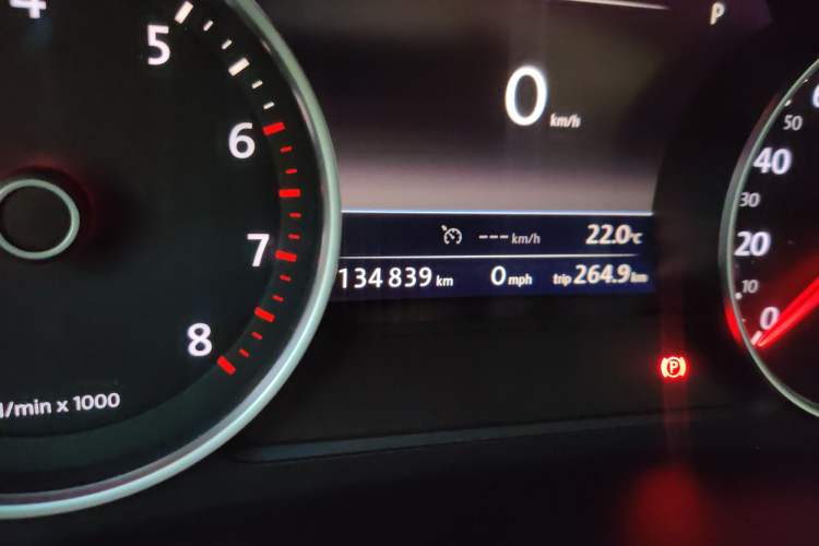 Used Volkswagen Touareg 2016 3.0 TSI High-End Version Odometer Close Up