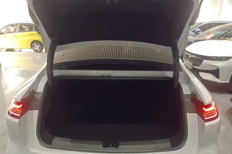 Used Geely Galaxy E8 2024 665 km Range Rear-Drive Starship Long-Range Version