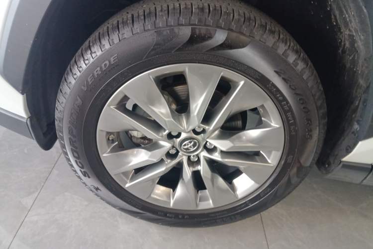 Used Toyota Wildlander 2022 2.0L CVT Four-Wheel Drive Luxury Edition Left Front Wheel Hub