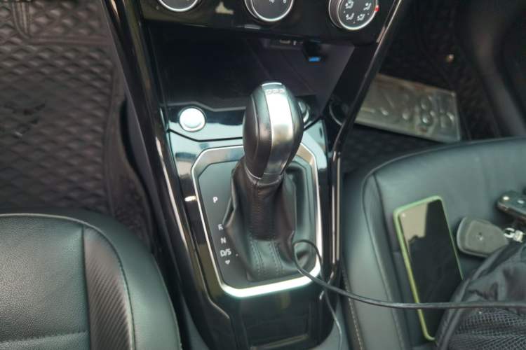 Used Volkswagen T-ROC 2022 280TSI DSG Two-Wheel Drive Elite PLUS Gear Lever