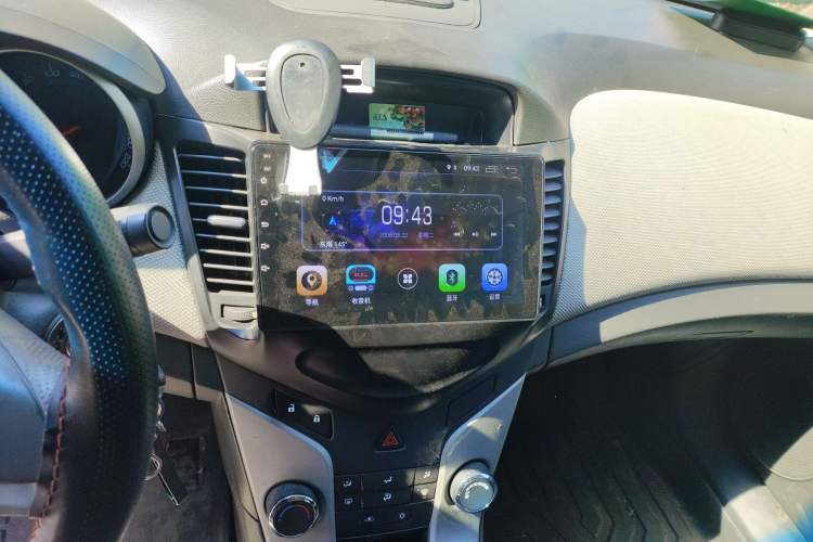 Used Chevrolet Cruze 2011 1.6L SE MT Transformers Edition Audio And AC Panel