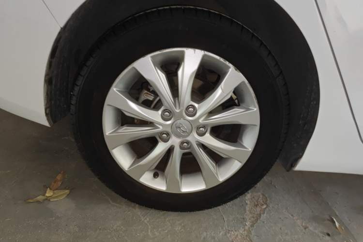 Used Hyundai Elantra (5th Generation / Langdong) 2016 1.6L Automatic Smart Version