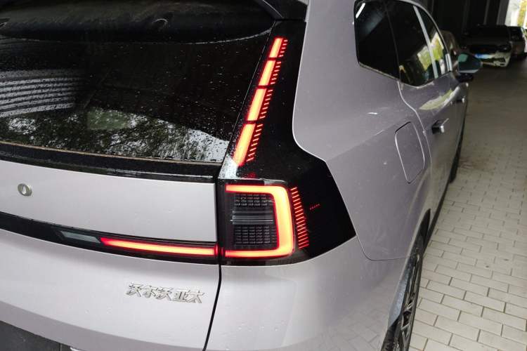 Used Volvo XC70 Plug-in Hybrid 2026 Model Four-Wheel Drive Long-Range Plus Right Rear Taillight