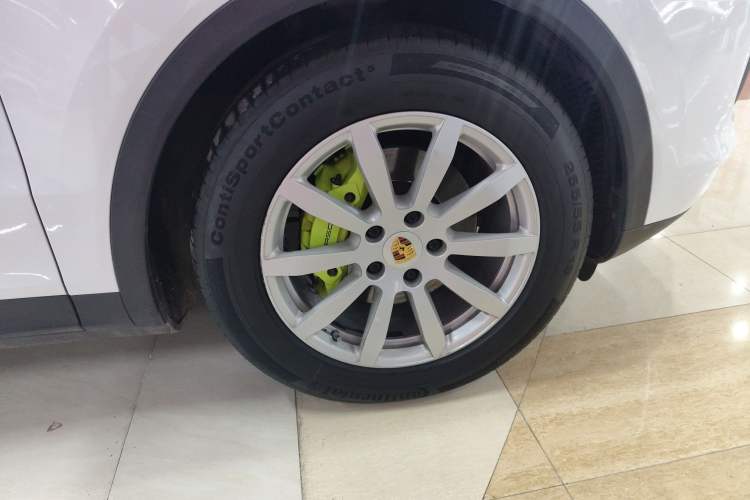 Used Porsche Cayenne E-Hybrid 2019 Cayenne E-Hybrid 2.0T Right Front Wheel Hub