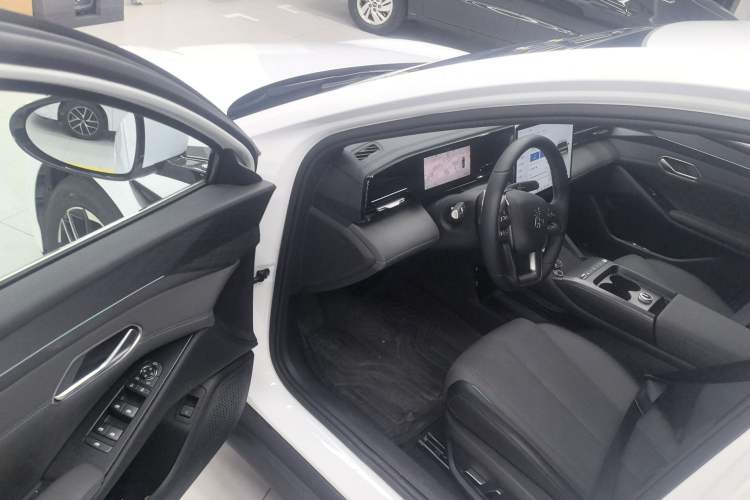 Used BYD Qin L 2025 EV 545KM Cloud Suspension Edition
