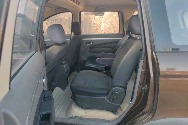 Used Dongfeng Fengon 360 2015 1.5L Manual Comfort 7-Seater China IV Standard
