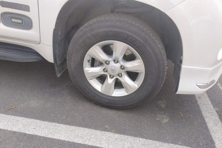 Used Toyota Prado 2010 2.7L Automatic Standard Edition Right Front Wheel Hub