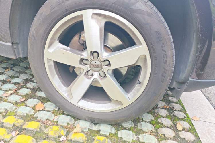 Used Audi Q5 2013 40 TFSI Comfort Edition Right Front Wheel Hub