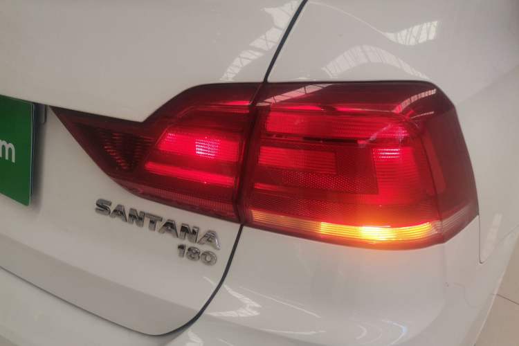 Used Volkswagen Santana 2016 1.6L Manual Fashion Edition Right Rear Taillight