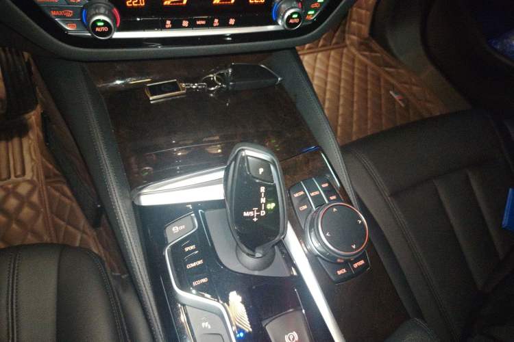 Used BMW 5 Series 2018 525Li Luxury Package Gear Lever