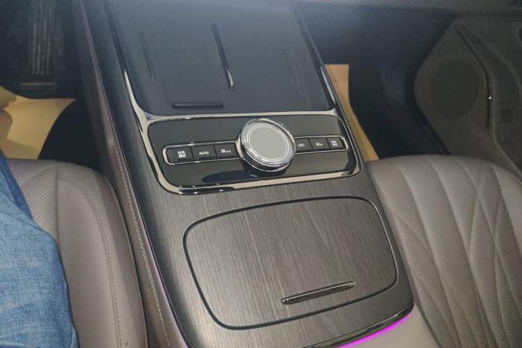 Used Geely Galaxy 8 2025 130km EM-P Starship Edition Gear Lever