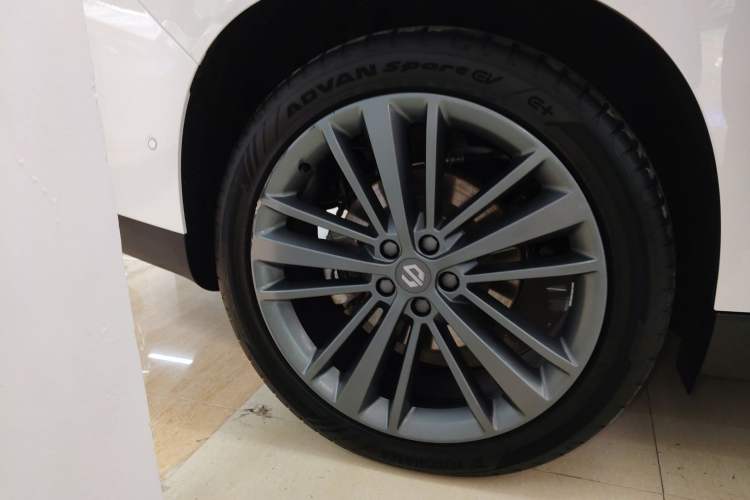 Used Leapmotor C16 2024 Range-Extended 200 Luxury Edition Right Rear Wheel Hub