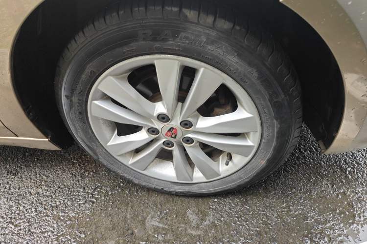 Used Roewe 360 2015 1.5L Automatic Luxury Edition Right Front Wheel Hub