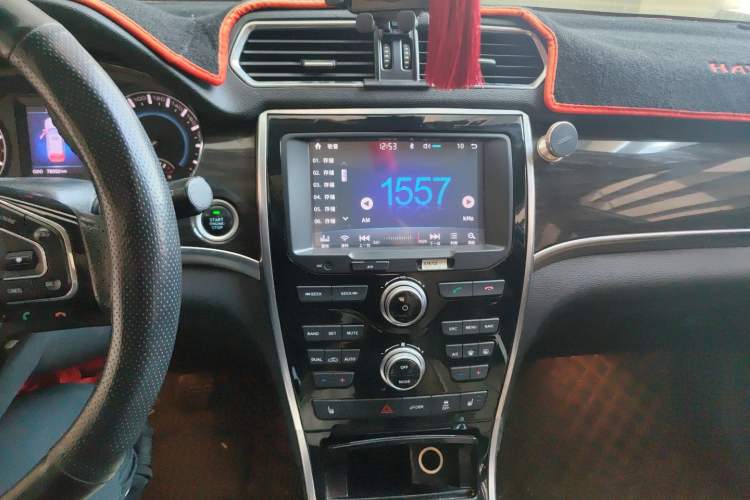 Used Haval H2 2016 Red-Label 1.5T Manual Two-Wheel Drive Luxury Model Audio And AC Panel