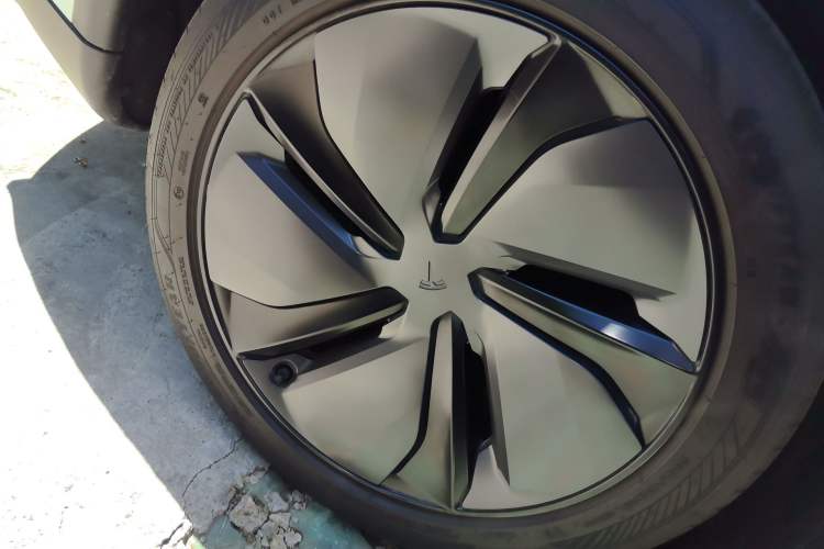 Used Tesla Model Y 2025 Rear-Wheel-Drive Version
