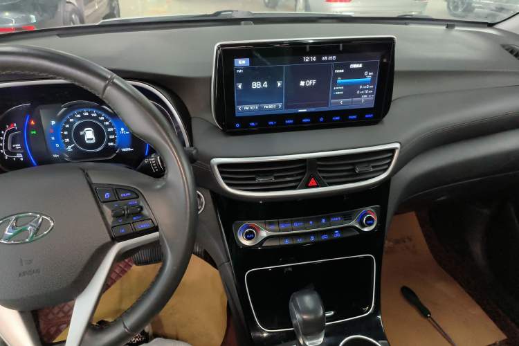 Used Hyundai Tucson 2019 280TGDi Dual-Clutch Two-Wheel Drive Fashion Edition China VI Standard
