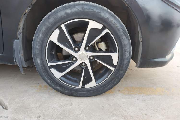 Used Zotye Z300 2014 1.5L Urban Edition Manual Luxury Model
