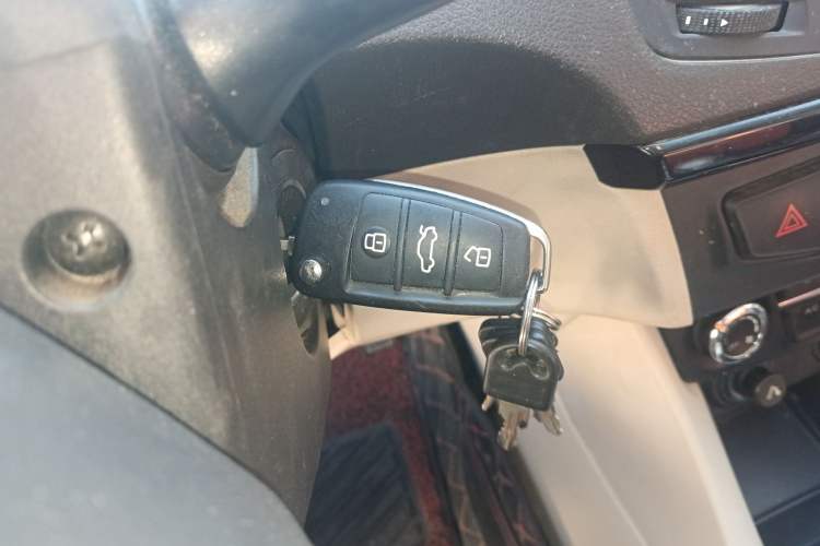 Used Chery Arrizo M7 2015 1.8L Manual WideJoy Edition 232 Seats Vehicle Key