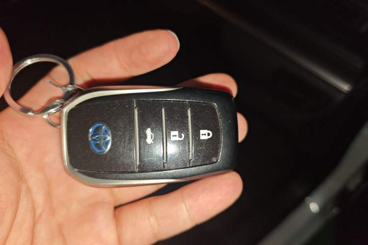 Used Toyota Levin 2016 Dual-Engine 1.8H GS E-CVT Elite Model with Sunroof
