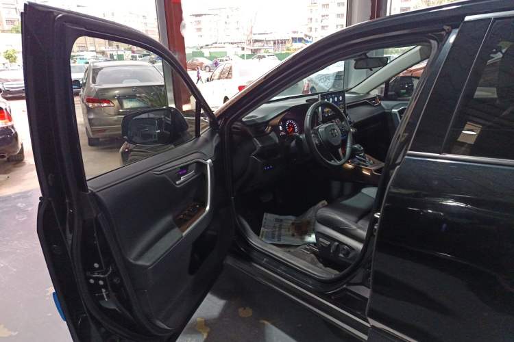 Used Toyota Wildlander 2022 2.0L CVT Two-Wheel Drive Luxury PLUS Edition Driver Seat