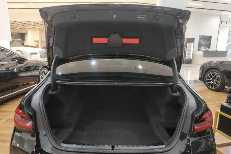 Used BMW 5 Series 2022 Restyled 530Li Leading Edition M Sport Package
