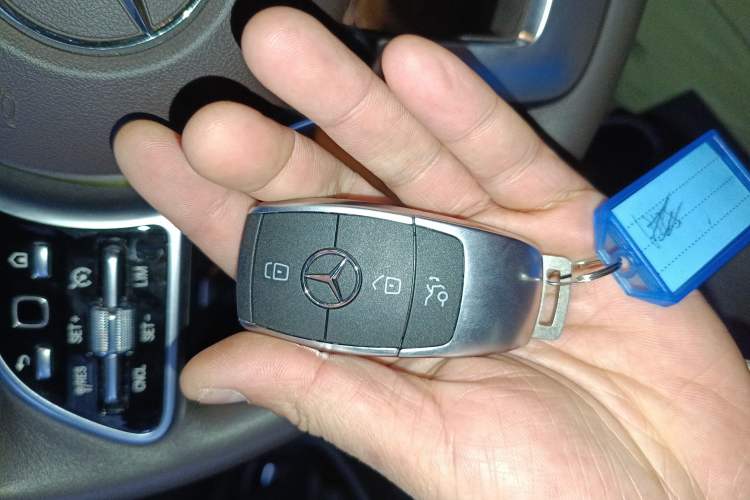 Used Mercedes-Benz GLC 2022 Facelift GLC 260 L 4MATIC Luxury Edition Vehicle Key