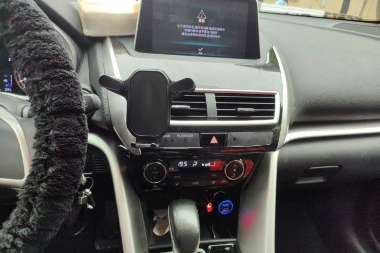 Used Mitsubishi Eclipse Cross 2019 1.5T CVT Two-Wheel Drive Fearless Edition China VI Standard Audio And AC Panel