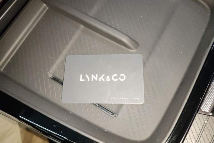 Used Lynk & Co 08 EM-P 2023 220km All-Wheel-Drive Performance Halo Interior 1