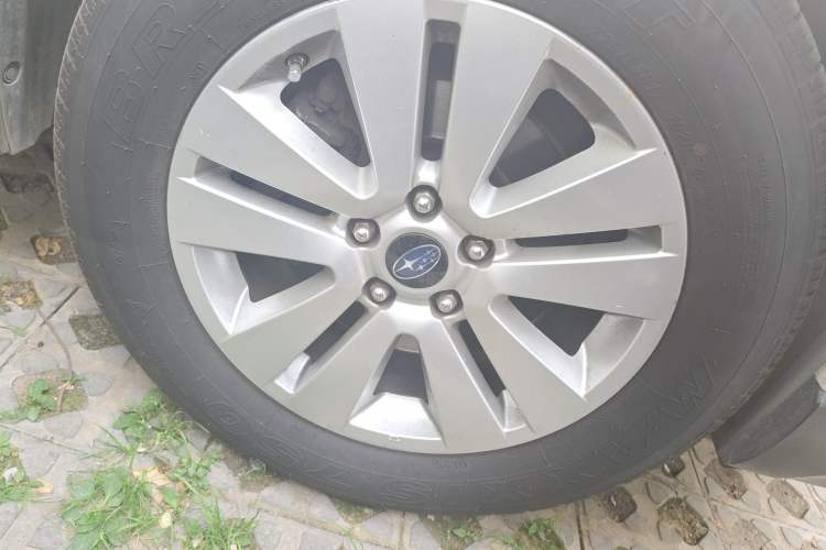 Used Subaru Outback 2015 2.5i Luxury Navigation Edition Right Front Wheel Hub