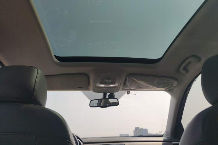 Used Roewe RX8 2019 30T Smart Connectivity Two-Wheel Drive Supreme Flagship Edition Headliner