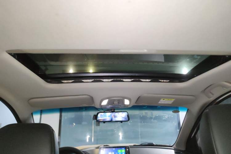 Used Wuling Hongguang S3 2019 Automatic Clutch Version 1.5L Manual Luxury Model China V Standard