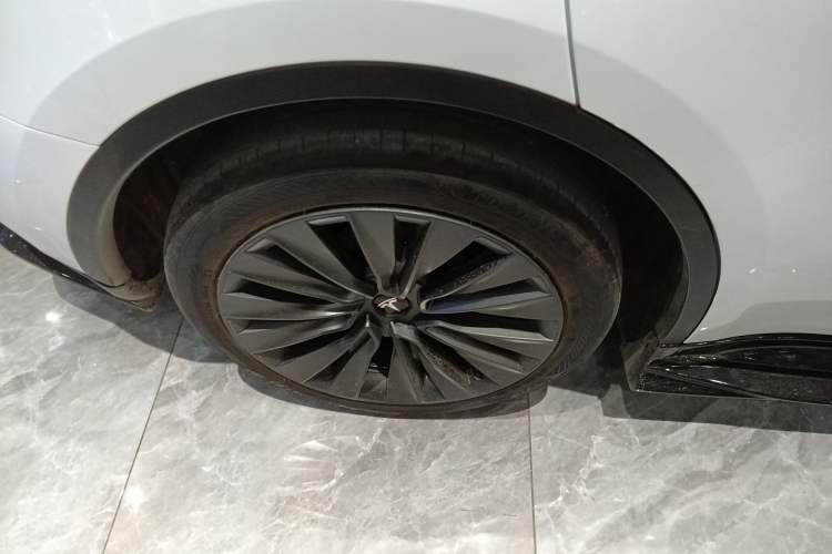 Used Tesla Model Y 2024 Rear-Wheel-Drive Version Right Rear Wheel Hub