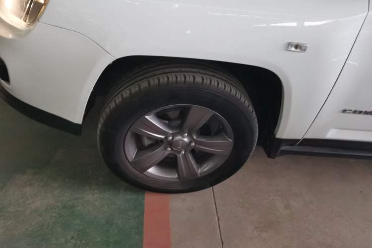 Used Jeep Compass 2014 Revised Version 2.4L Four-Wheel Drive Comfort Edition Left Front Wheel Hub