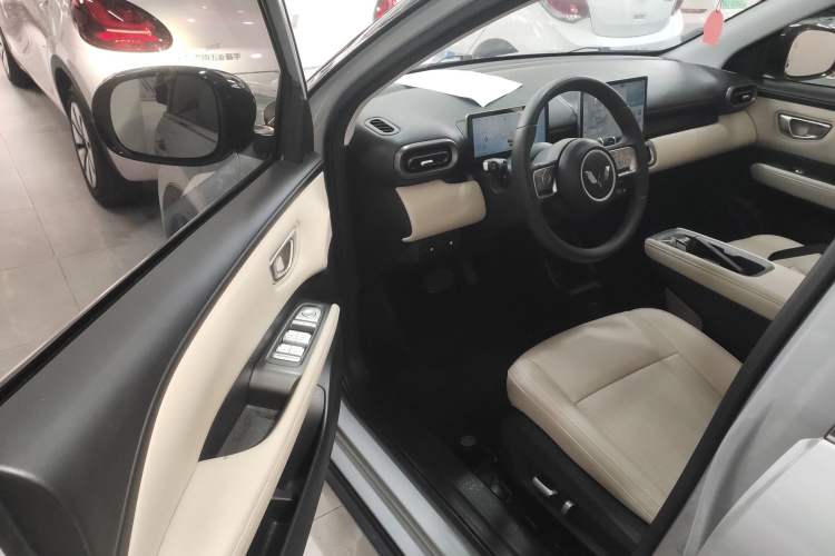 Used Wuling Bingo PLUS 2024 510 km Flagship Edition Four-Seater Version Driver Seat