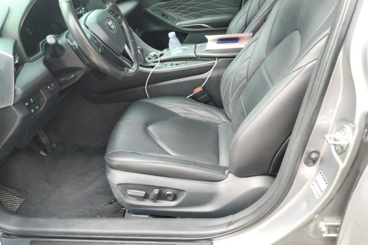 Used Toyota Avalon 2019 2.5L Touring Premium Version China VI Standard
