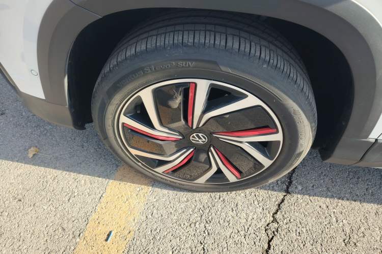 Used Volkswagen Tharu 2024 300TSI Two-Wheel-Drive Moon Luxury Edition
