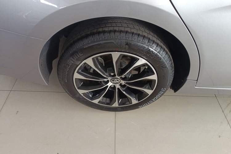 Used Toyota Avalon 2022 2.0L Luxury Edition Right Rear Wheel Hub