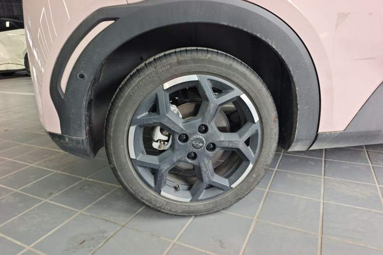 Used BYD Seagull 2025 Smart Drive Version 305 km Freedom Edition Right Rear Wheel Hub