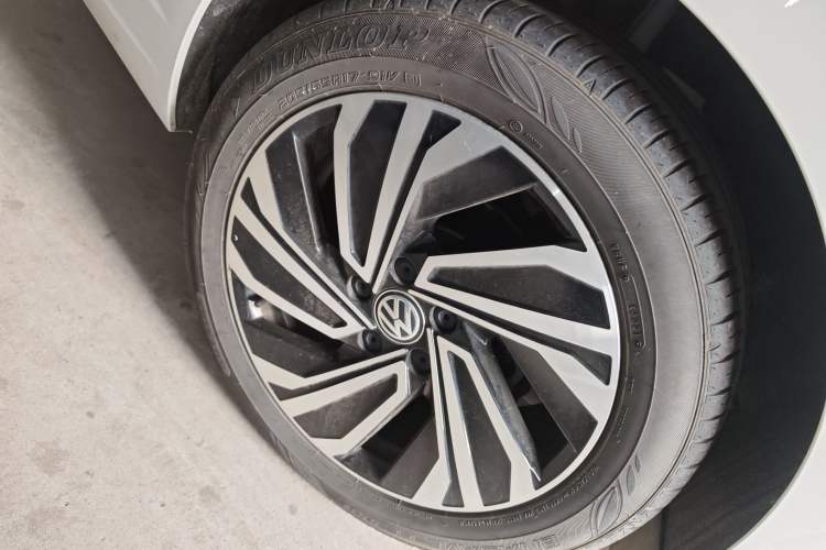 Used Volkswagen Sagitar 2021 280TSI DSG Excellence Edition Right Rear Wheel Hub