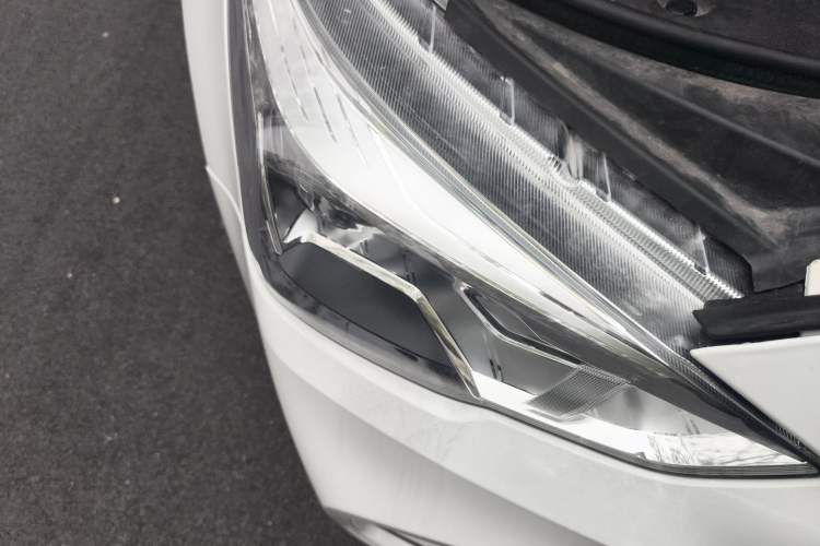 Used Haval M6 2017 1.5T Manual Two-Wheel Drive Elite Model Right Front Headlight