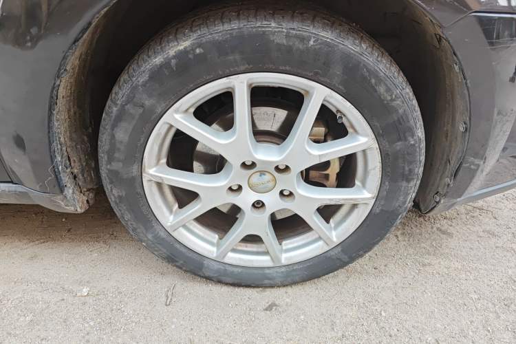 Used Dodge Journey 2013 2.4L Two-Wheel Drive Luxury Version Right Front Wheel Hub