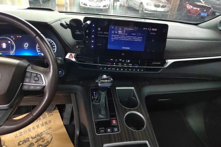 Used Toyota SIENNA 2023 2.5L Hybrid Platinum Edition Audio And AC Panel