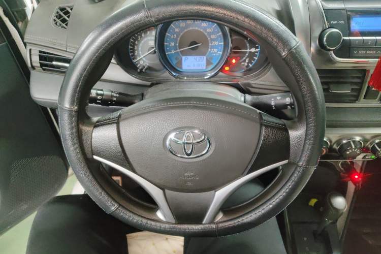 Used Toyota YARiS L Zhi Xuan 2015 1.5E Automatic Charm Edition
